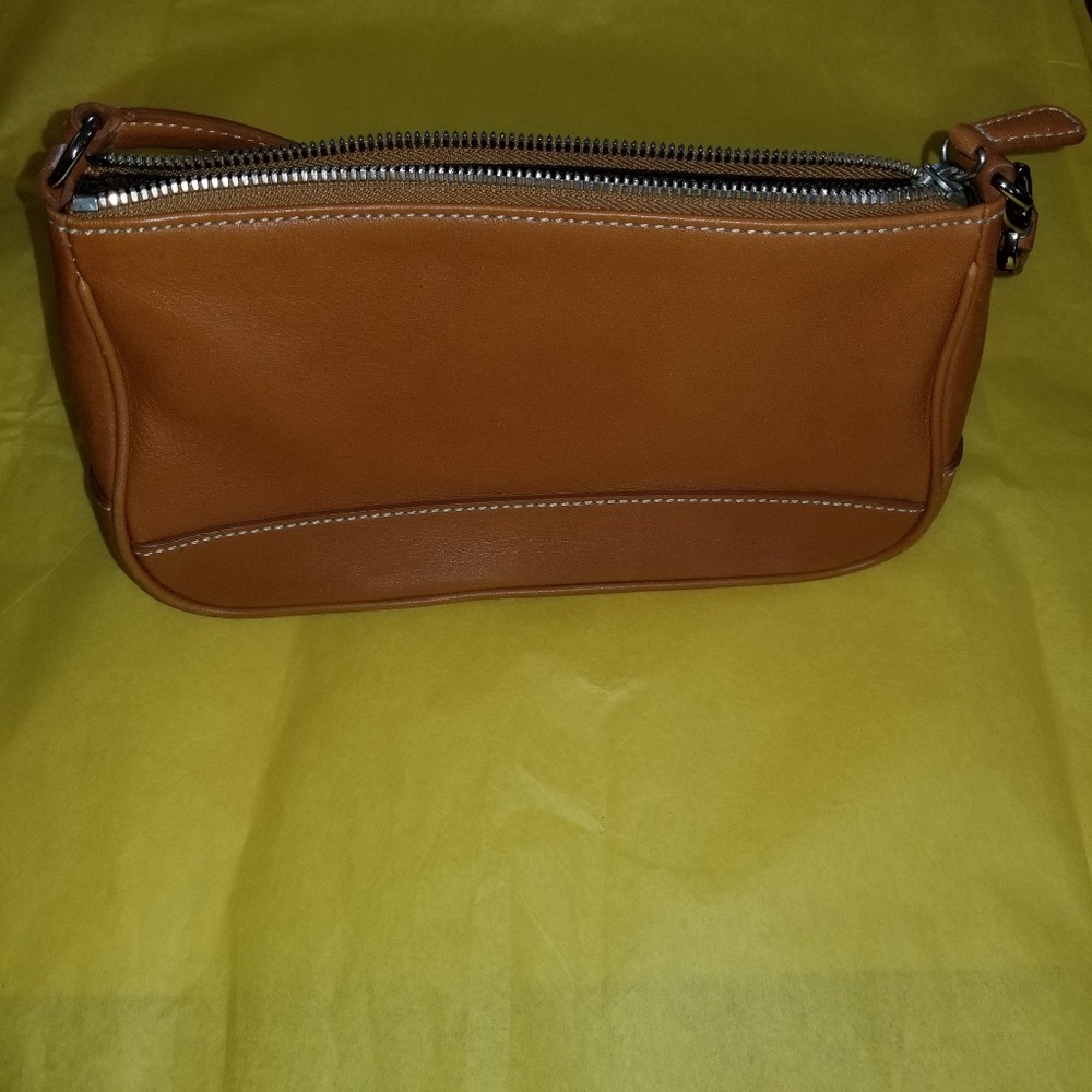 COACH. BEAUTIFUL CAMEL COLOR  BAG